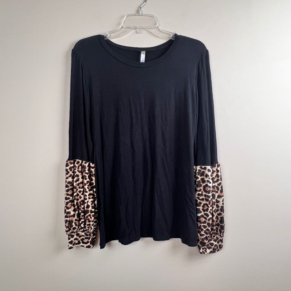 Acting Pro Leopard Long Sleeve Black Blouse women's size small